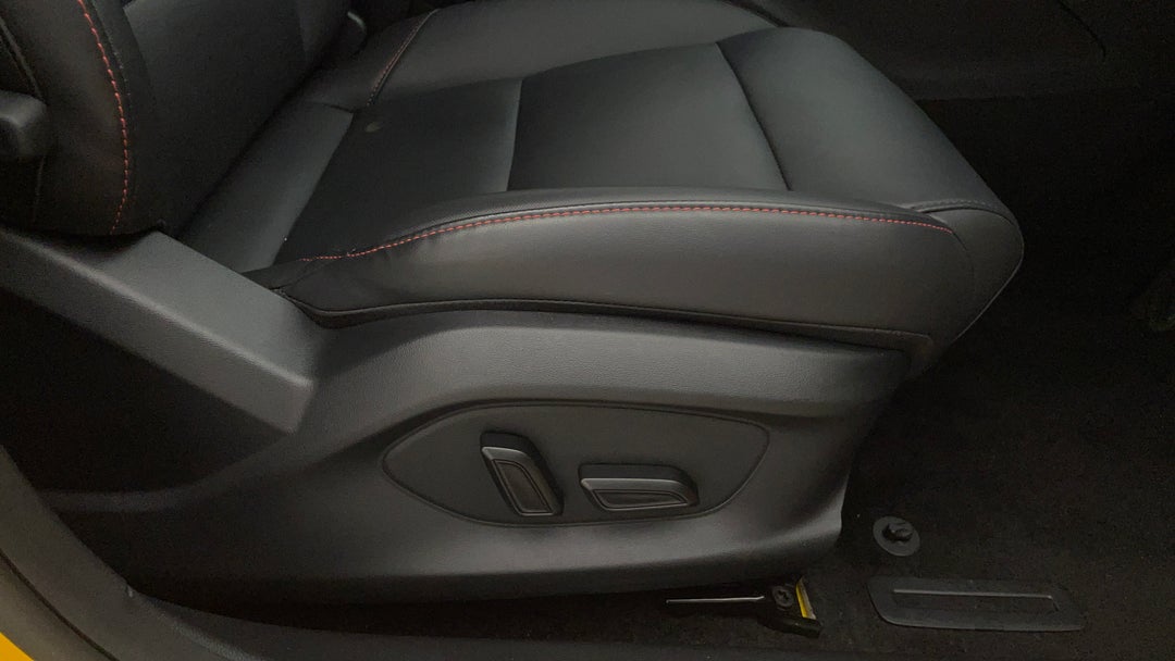 2023 MG Mg5 Essence, Automatic, 24147 km, Drivers Side Adjustment Panel