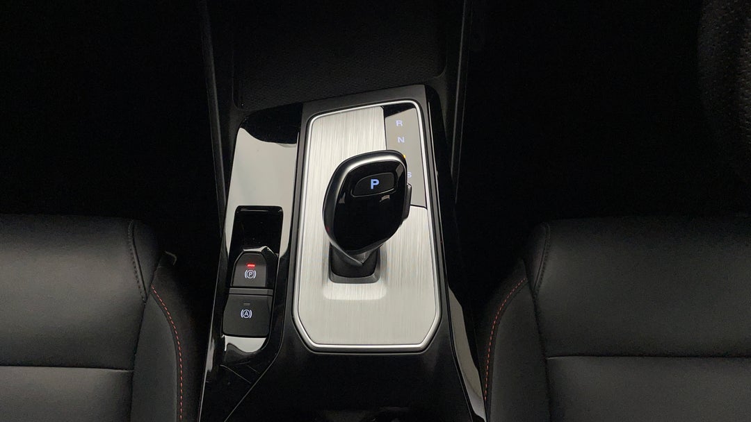 2023 MG Mg5 Essence, Automatic, 24147 km, Gear Lever 