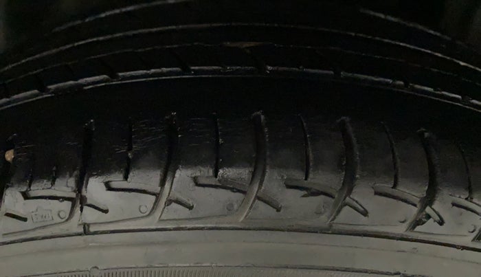 2018 Maruti Ciaz ZETA 1.4  AT PETROL, Petrol, Automatic, 66,344 km, Left Rear Tyre Tread
