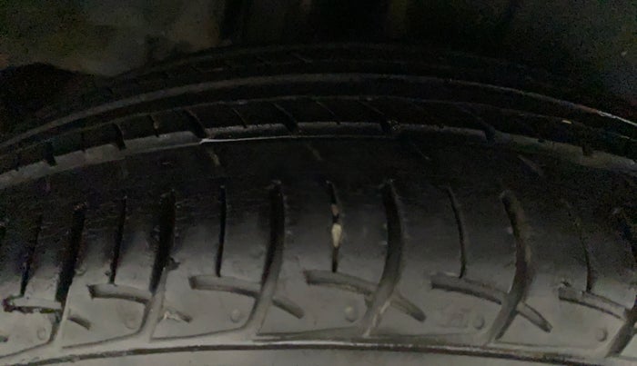 2018 Maruti Ciaz ZETA 1.4  AT PETROL, Petrol, Automatic, 66,344 km, Right Rear Tyre Tread