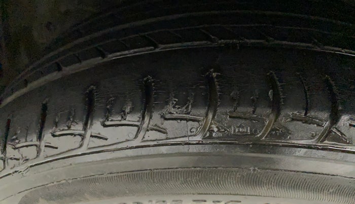 2018 Maruti Ciaz ZETA 1.4  AT PETROL, Petrol, Automatic, 66,344 km, Left Front Tyre Tread