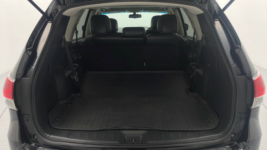 2015 Nissan Pathfinder St-l (4x2), Automatic, 94913 km, Boot Inside View