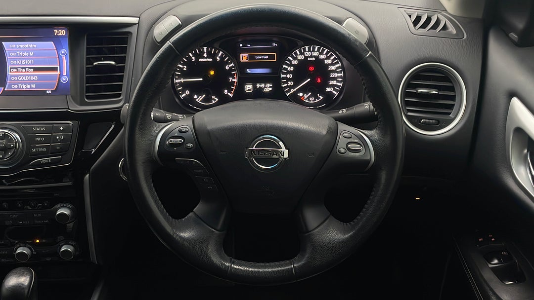 2015 Nissan Pathfinder St-l (4x2), Automatic, 94913 km, Steering Wheel Close-up