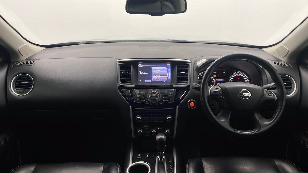 2015 Nissan Pathfinder St-l (4x2), Automatic, 94913 km, Dashboard View