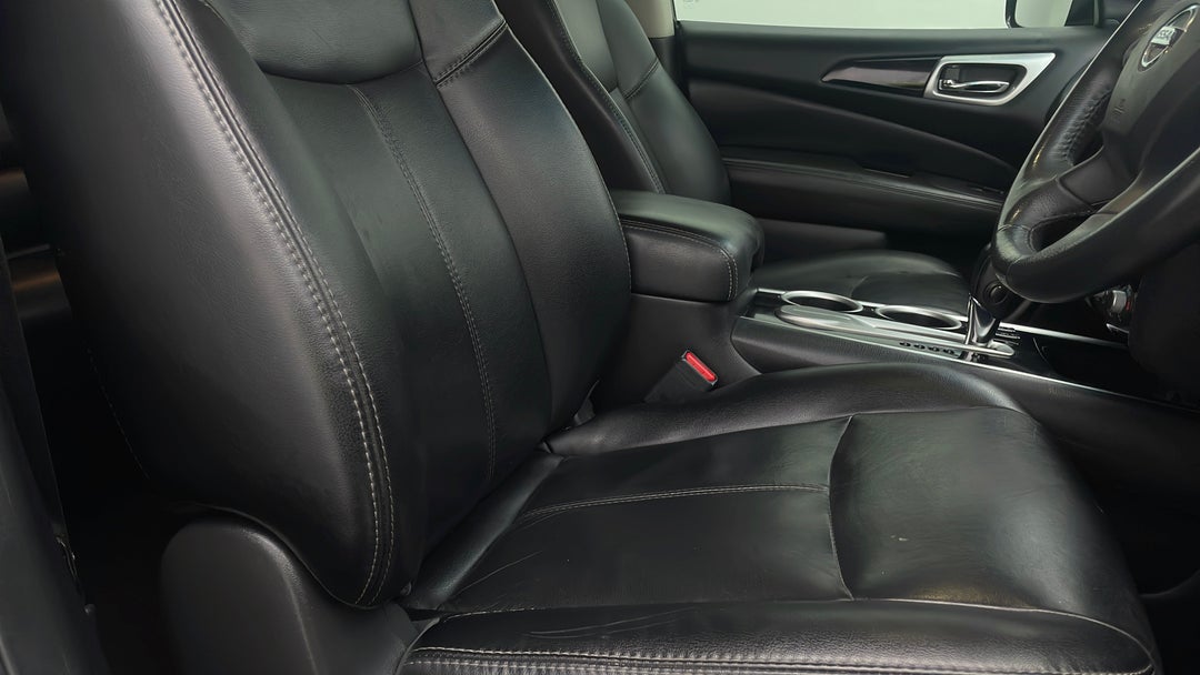 2015 Nissan Pathfinder St-l (4x2), Automatic, 94913 km, Right Side Front Door Cabin View