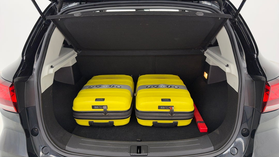 2020 MG Zst Essence, Automatic, 130082 km, Boot Inside View with Luggage