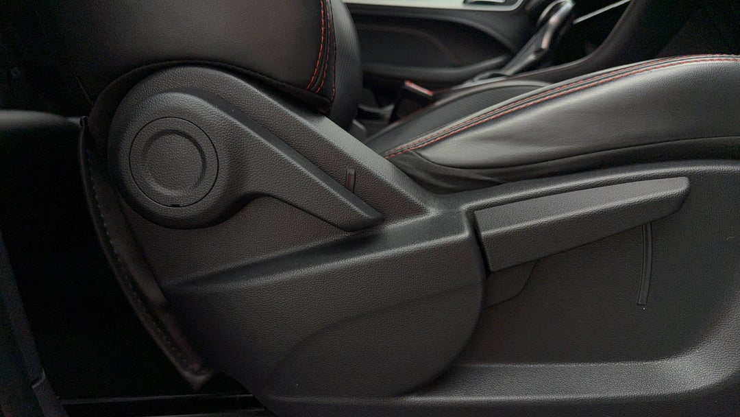 2020 MG Zst Essence, Automatic, 130082 km, Drivers Side Adjustment Panel