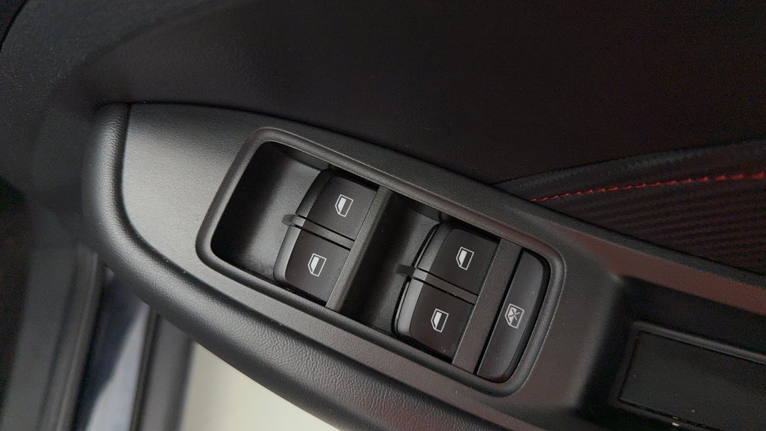 2020 MG Zst Essence, Automatic, 130082 km, Drivers Side Door Panel Controls