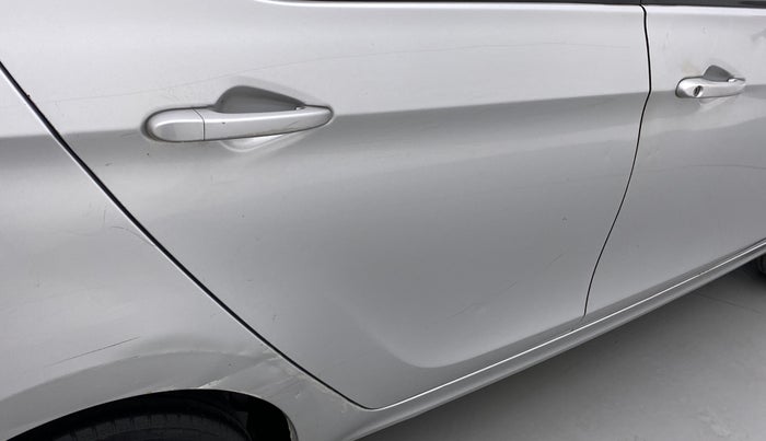2018 Tata Tiago XZA PETROL, Petrol, Automatic, 1,21,042 km, Right rear door - Minor scratches