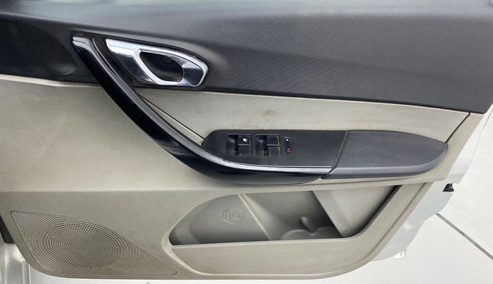 2018 Tata Tiago XZA PETROL, Petrol, Automatic, 1,21,030 km, Driver Side Door Panels Control