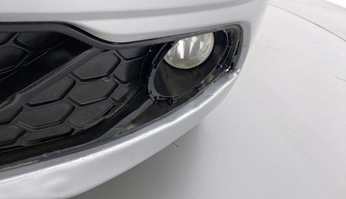 2018 Tata Tiago XZA PETROL, Petrol, Automatic, 1,21,042 km, Left fog light - Not fixed properly