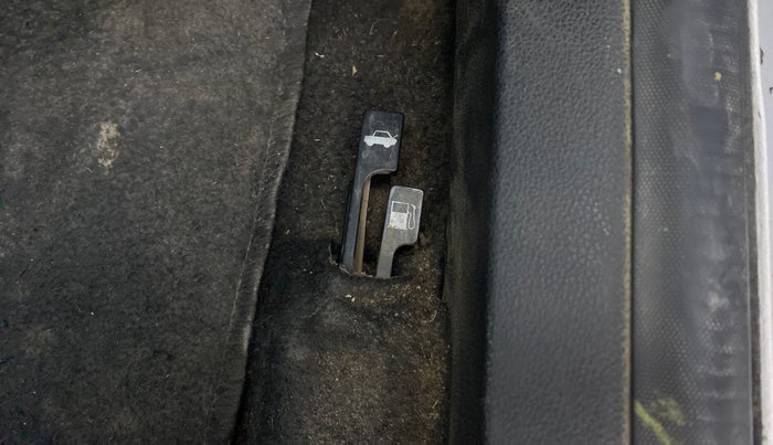 2018 Tata Tiago XZA PETROL, Petrol, Automatic, 1,21,042 km, Flooring - Dicky opening lever is not working