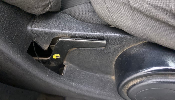2018 Tata Tiago XZA PETROL, Petrol, Automatic, 1,21,030 km, Driver seat - Seat adjuster lever broken but working