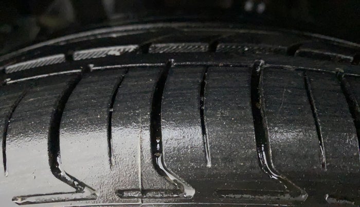 2018 Honda WR-V 1.5L I-DTEC VX MT, Diesel, Manual, 1,22,299 km, Left Front Tyre Tread