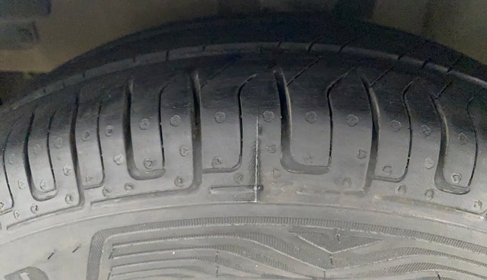2014 Hyundai i10 MAGNA 1.1, Petrol, Manual, 35,852 km, Left Front Tyre Tread