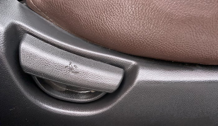 2019 Hyundai Grand i10 MAGNA 1.2 KAPPA VTVT, Petrol, Manual, 33,731 km, Driver Side Adjustment Panel