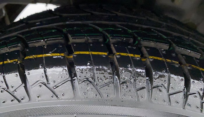 2015 Hyundai Eon MAGNA PLUS, Petrol, Manual, 42,666 km, Right Rear Tyre Tread