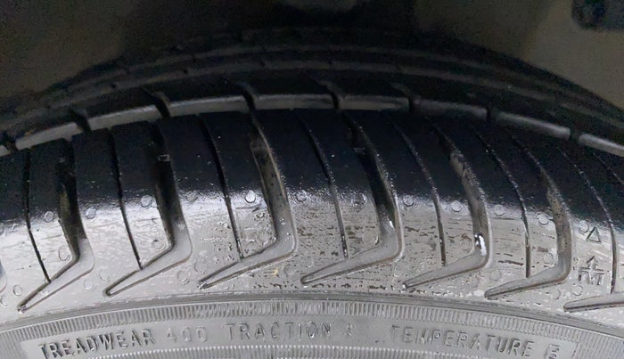 2015 Hyundai Eon MAGNA PLUS, Petrol, Manual, 42,666 km, Right Front Tyre Tread