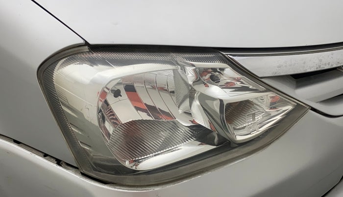 2011 Toyota Etios VX, Petrol, Manual, 27,017 km, Right headlight - Minor scratches