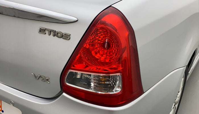 2011 Toyota Etios VX, Petrol, Manual, 27,017 km, Right tail light - Minor scratches