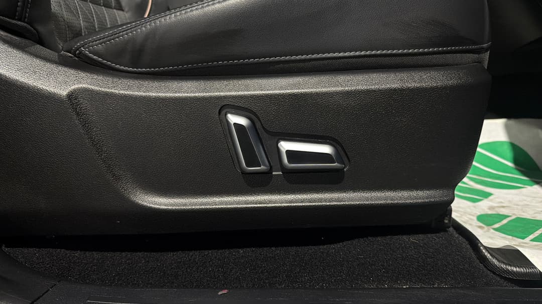 2021 GWM Ute Cannon-X (4x4), Automatic, 74386 km, Drivers Side Adjustment Panel