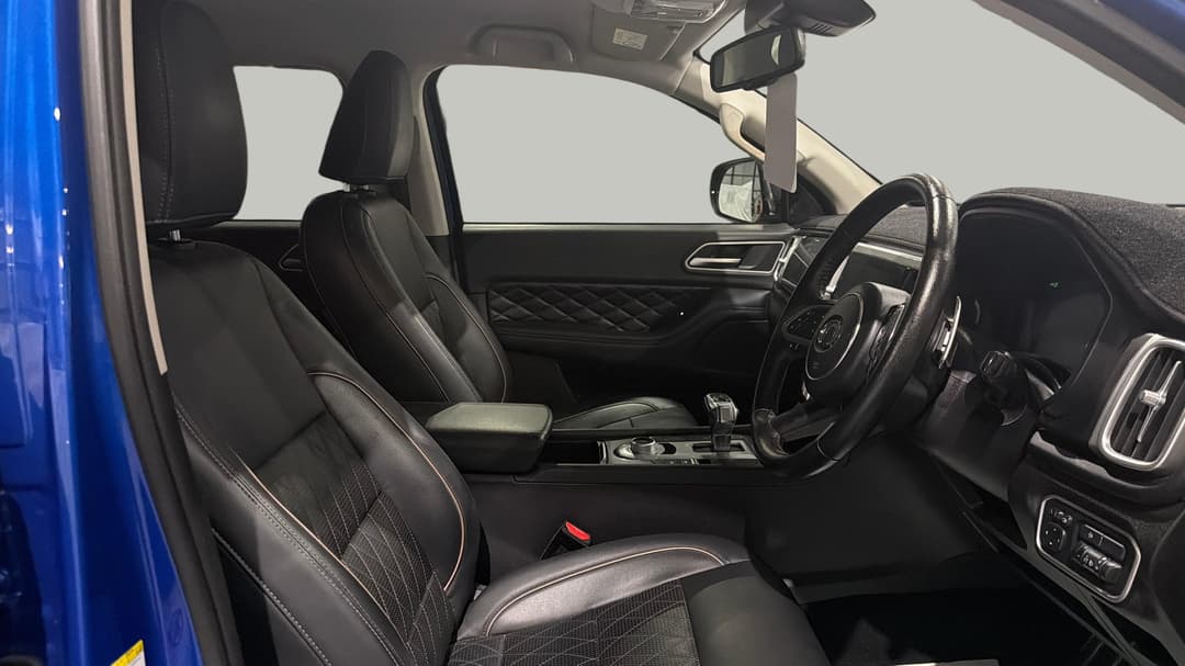 2021 GWM Ute Cannon-X (4x4), Automatic, 74386 km, Right Side Front Door Cabin View