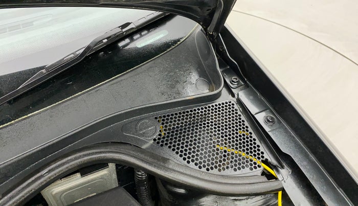 2017 Volkswagen Polo HIGHLINE1.2L, Petrol, Manual, 65,247 km, Bonnet (hood) - Cowl vent panel has minor damage