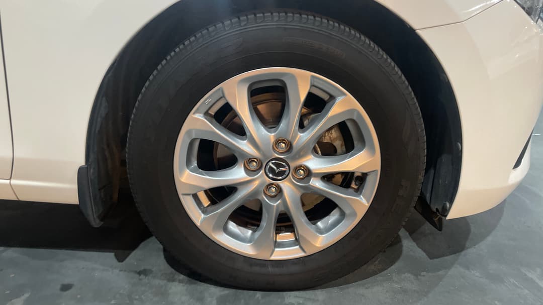 2017 Mazda Mazda2 Maxx, Automatic, 67060 km, Right Front Wheel