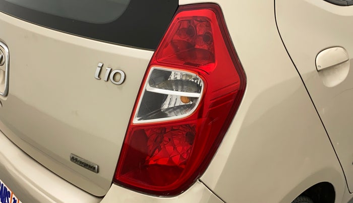 2011 Hyundai i10 MAGNA 1.2, Petrol, Manual, 1,04,145 km, Right tail light - Minor scratches
