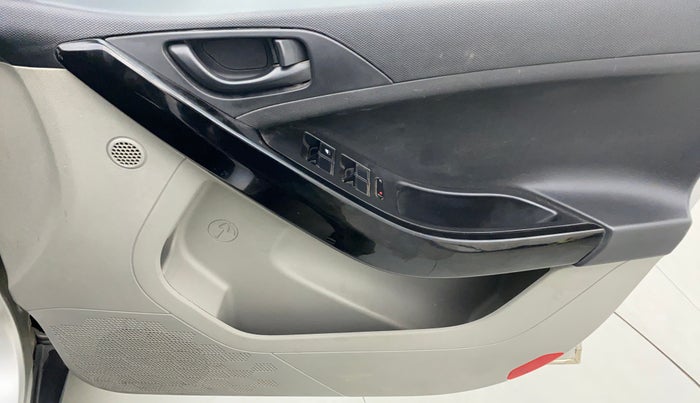 2018 Tata NEXON XM 1.2, CNG, Manual, 66,411 km, Driver Side Door Panels Control