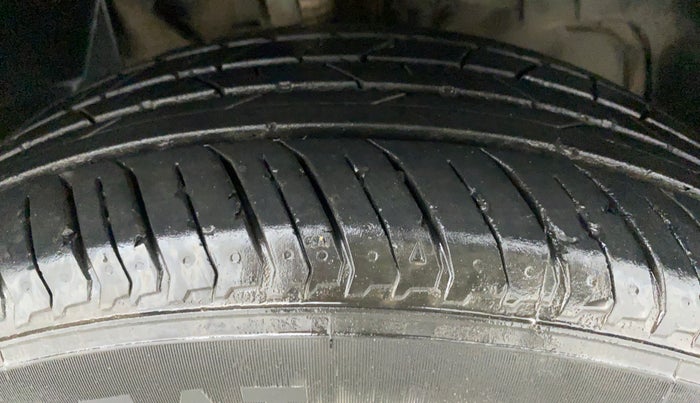 2018 Tata NEXON XM 1.2, CNG, Manual, 66,411 km, Right Front Tyre Tread