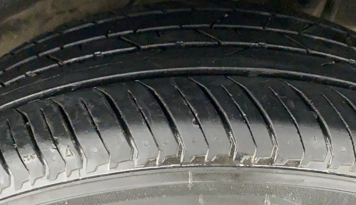 2018 Tata NEXON XM 1.2, CNG, Manual, 66,411 km, Left Rear Tyre Tread