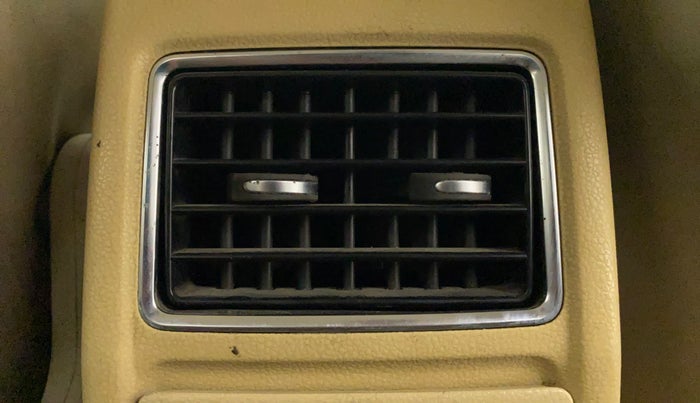2011 Volkswagen Vento HIGHLINE 1.6 MPI, Petrol, Manual, 74,238 km, Rear AC Vents