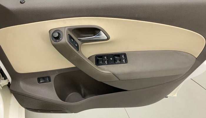 2011 Volkswagen Vento HIGHLINE 1.6 MPI, Petrol, Manual, 74,238 km, Driver Side Door Panels Control