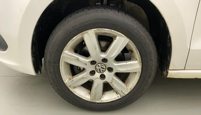 2011 Volkswagen Vento HIGHLINE 1.6 MPI, Petrol, Manual, 74,238 km, Left Front Wheel