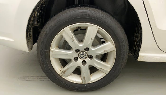 2011 Volkswagen Vento HIGHLINE 1.6 MPI, Petrol, Manual, 74,238 km, Right Rear Wheel