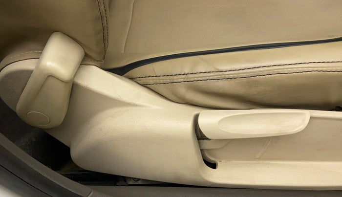 2011 Volkswagen Vento HIGHLINE 1.6 MPI, Petrol, Manual, 74,238 km, Driver Side Adjustment Panel