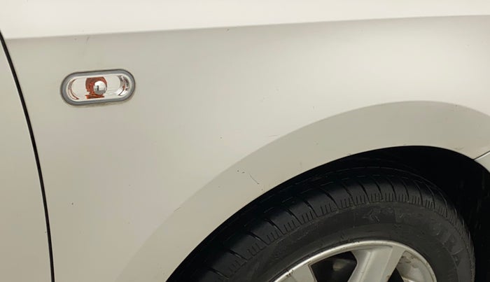 2011 Volkswagen Vento HIGHLINE 1.6 MPI, Petrol, Manual, 74,238 km, Right fender - Minor scratches