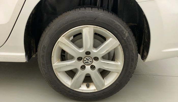 2011 Volkswagen Vento HIGHLINE 1.6 MPI, Petrol, Manual, 74,238 km, Left Rear Wheel
