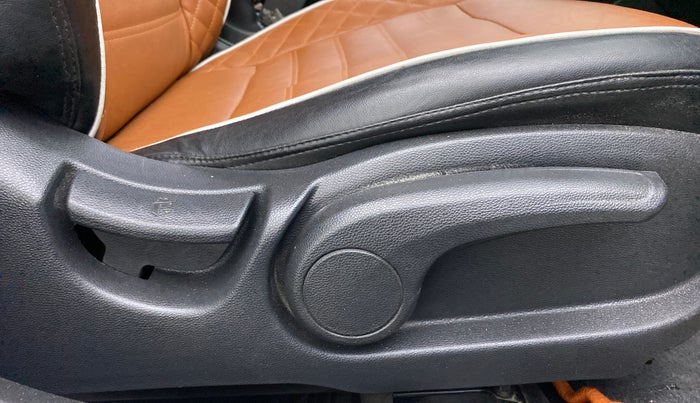 2016 Hyundai i20 Active 1.2 SX, Petrol, Manual, 69,098 km, Driver Side Adjustment Panel