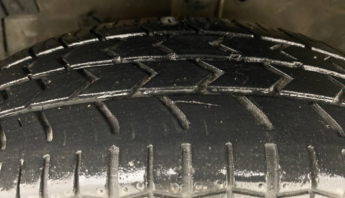 2013 Maruti Swift VDI, Diesel, Manual, 69,096 km, Left Front Tyre Tread