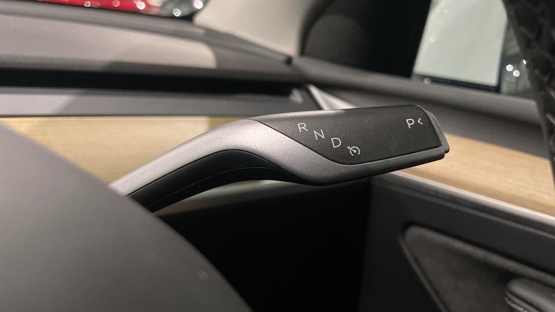 2022 Tesla Model Y Rear-wheel Drive, Automatic, 63751 km, Gear Lever 