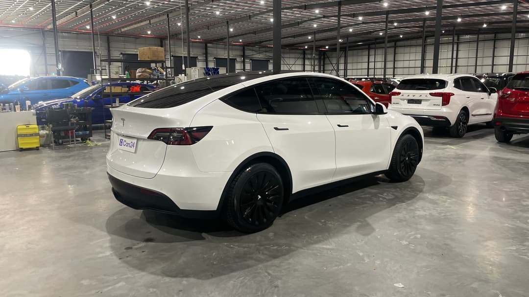 2022 Tesla Model Y Rear-wheel Drive, Automatic, 63751 km, Right Back Diagonal (45- Degree) View