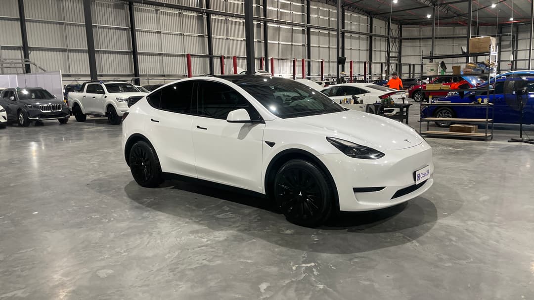 2022 Tesla Model Y Rear-wheel Drive, Automatic, 63751 km, Right Front Diagonal (45- Degree) View