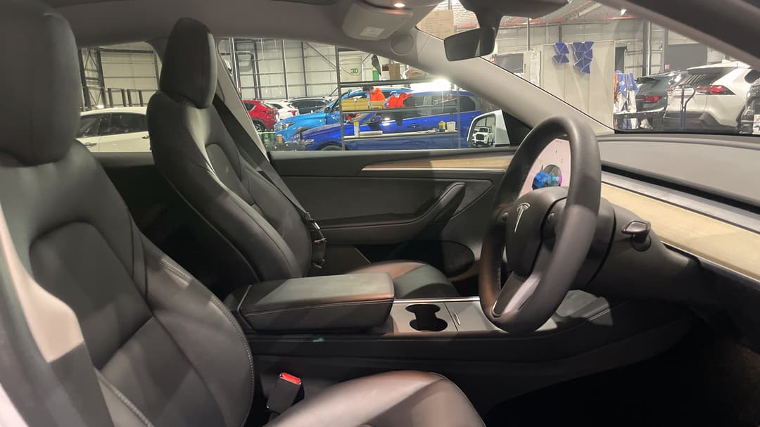 2022 Tesla Model Y Rear-wheel Drive, Automatic, 63751 km, Right Side Front Door Cabin View