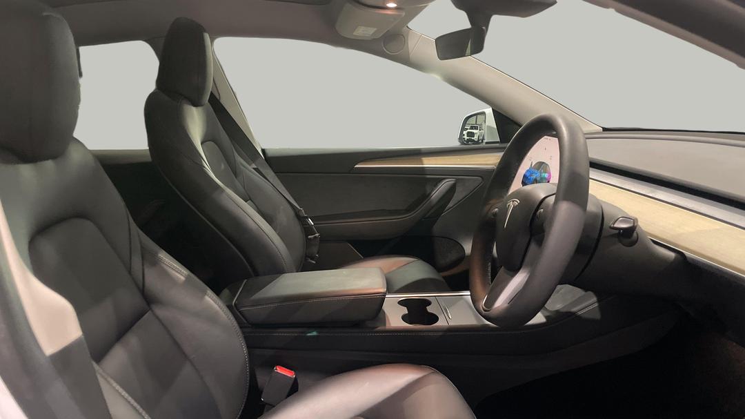 2022 Tesla Model Y Rear-wheel Drive, Automatic, 63751 km, Right Side Front Door Cabin View