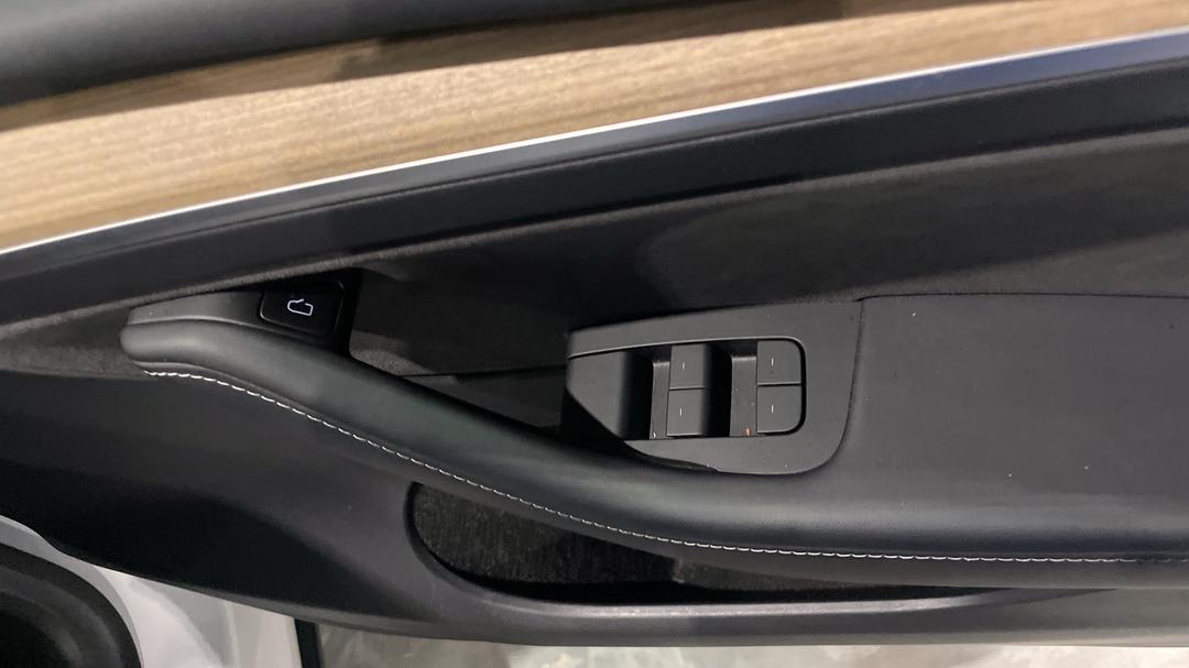 2022 Tesla Model Y Rear-wheel Drive, Automatic, 63751 km, Drivers Side Door Panel Controls