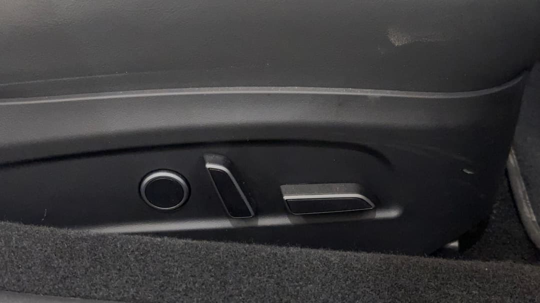 2024 Tesla Model 3 Rear-wheel Drive, Automatic, 29945 km, Drivers Side Adjustment Panel