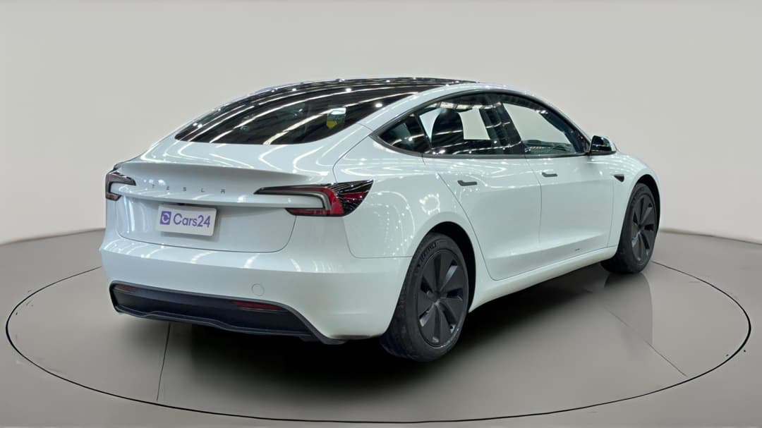 2024 Tesla Model 3 Rear-wheel Drive, Automatic, 29945 km, Right Back Diagonal (45- Degree) View