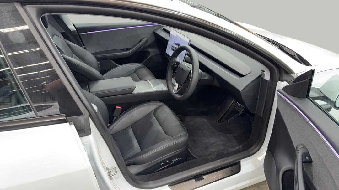 2024 Tesla Model 3 Rear-wheel Drive, Automatic, 29945 km, Right Side Front Door Cabin View